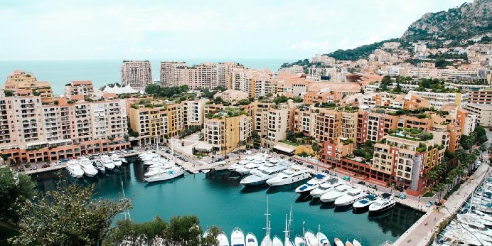 Fabrication de pare-brises et hublots en plexiglas vers Monaco (98)